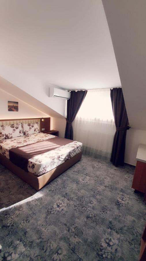 Stay Inn Rediu Valea Lupului  Exteriör bild