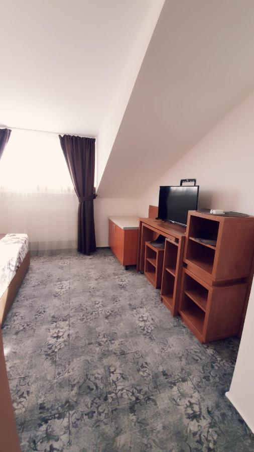 Stay Inn Rediu Valea Lupului  Exteriör bild