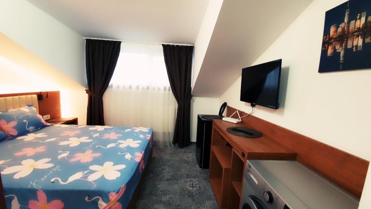 Stay Inn Rediu Valea Lupului  Exteriör bild