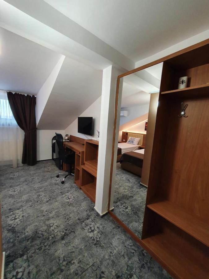 Stay Inn Rediu Valea Lupului  Exteriör bild