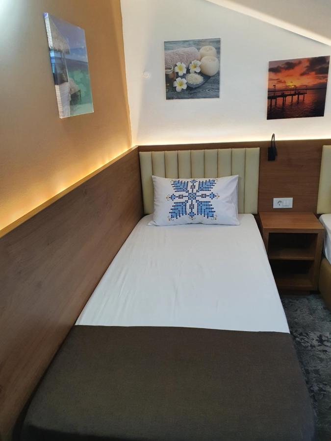 Stay Inn Rediu Valea Lupului  Exteriör bild