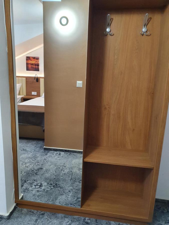 Stay Inn Rediu Valea Lupului  Exteriör bild