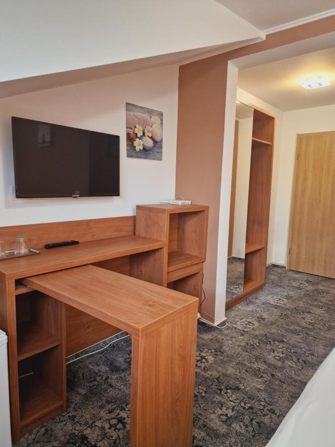 Stay Inn Rediu Valea Lupului  Exteriör bild