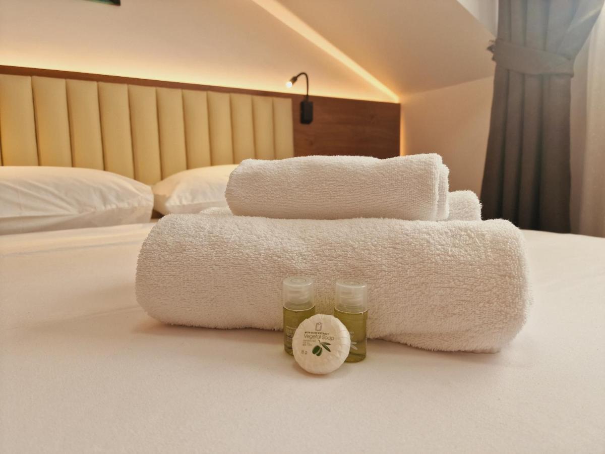 Stay Inn Rediu Valea Lupului  Exteriör bild