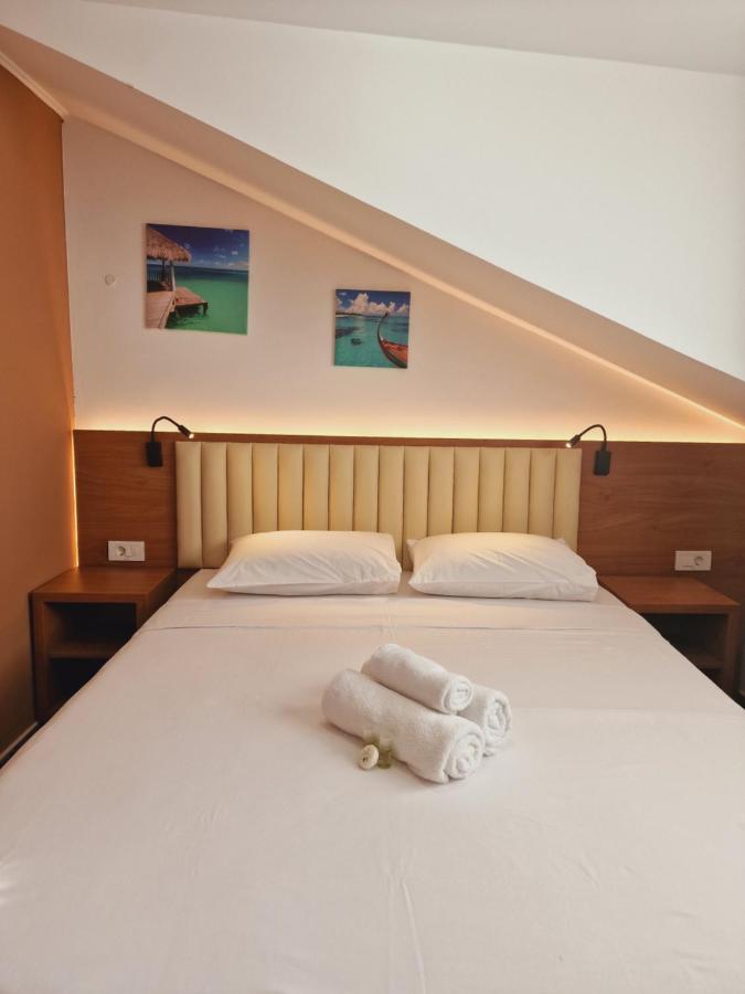Stay Inn Rediu Valea Lupului  Exteriör bild