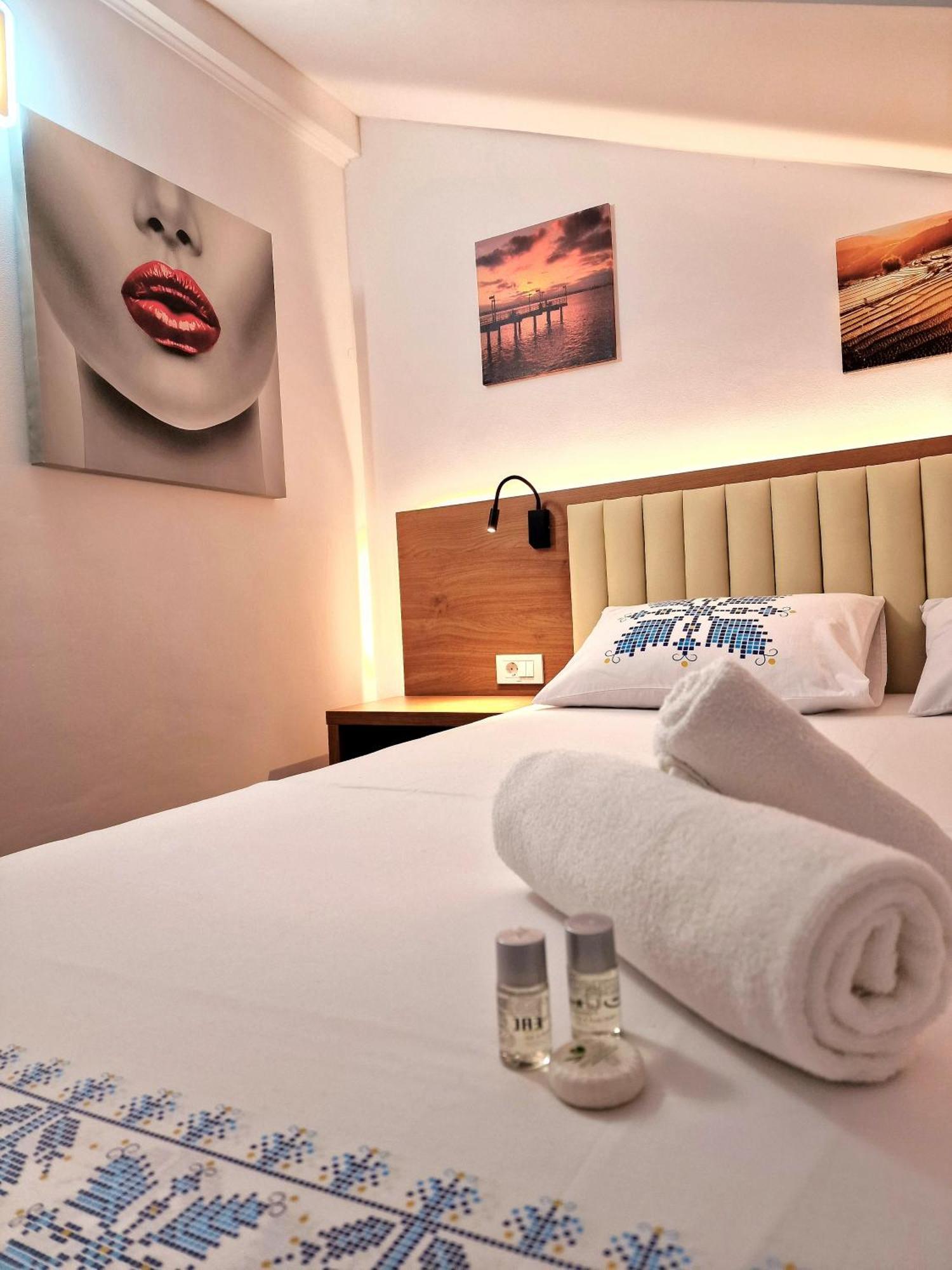Stay Inn Rediu Valea Lupului  Exteriör bild