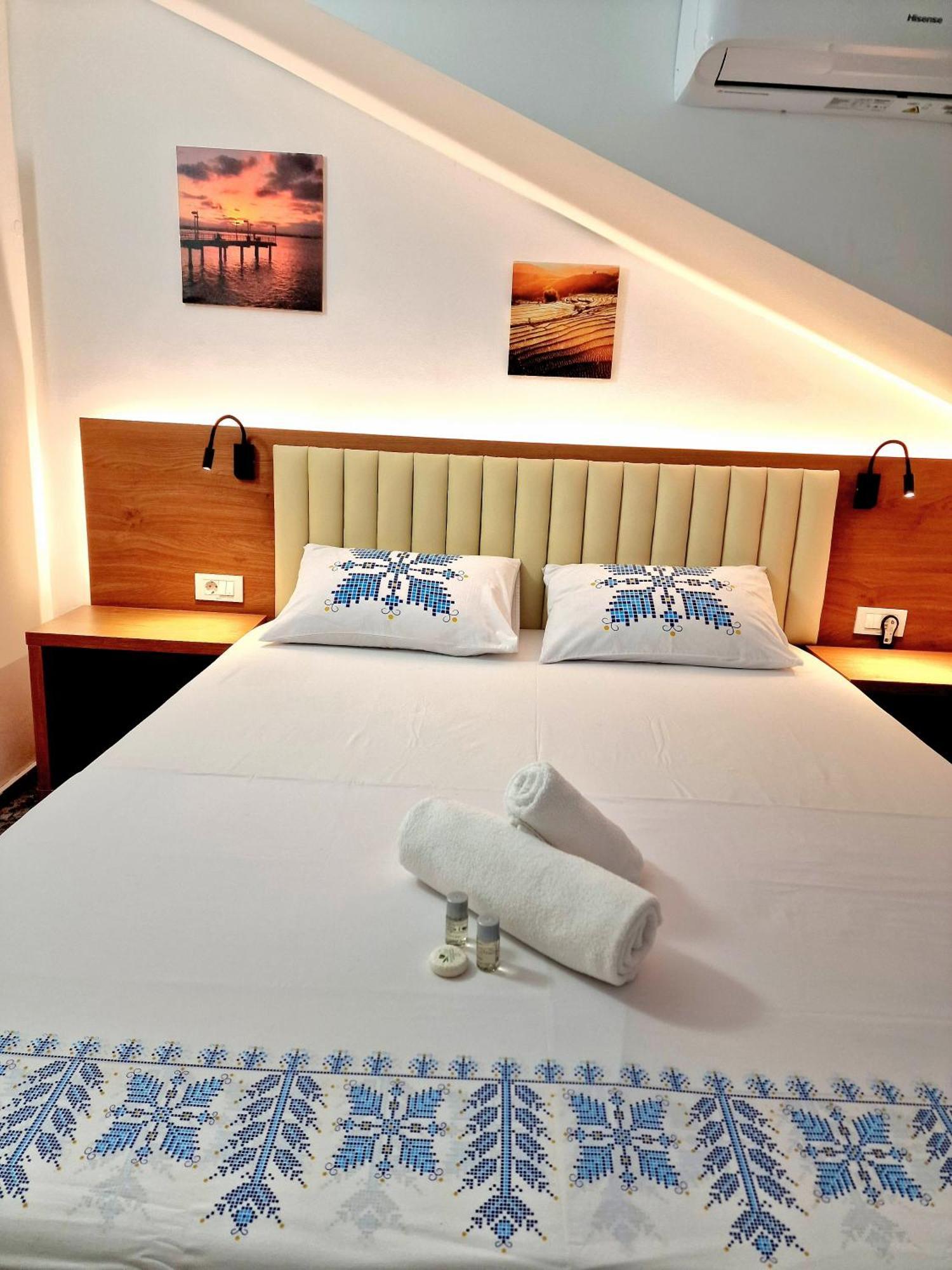 Stay Inn Rediu Valea Lupului  Exteriör bild